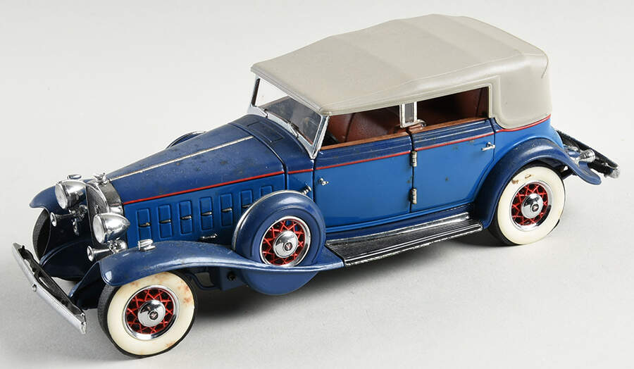 Precision Models 1932 Cadillac V-16-Blue - Boxed by Franklin Mint-1