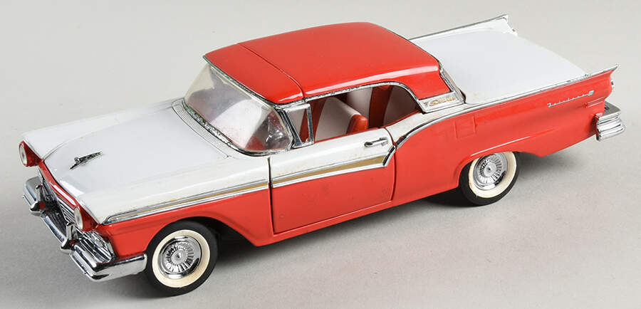 Precision Models 1957 Ford Fairlane Skyliner-Red & White - Boxed by Franklin Mint-1