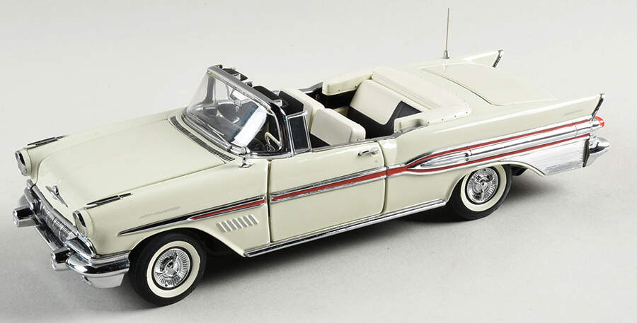 Precision Models 1957 Pontiac Bonneville - With Box by Franklin Mint-1