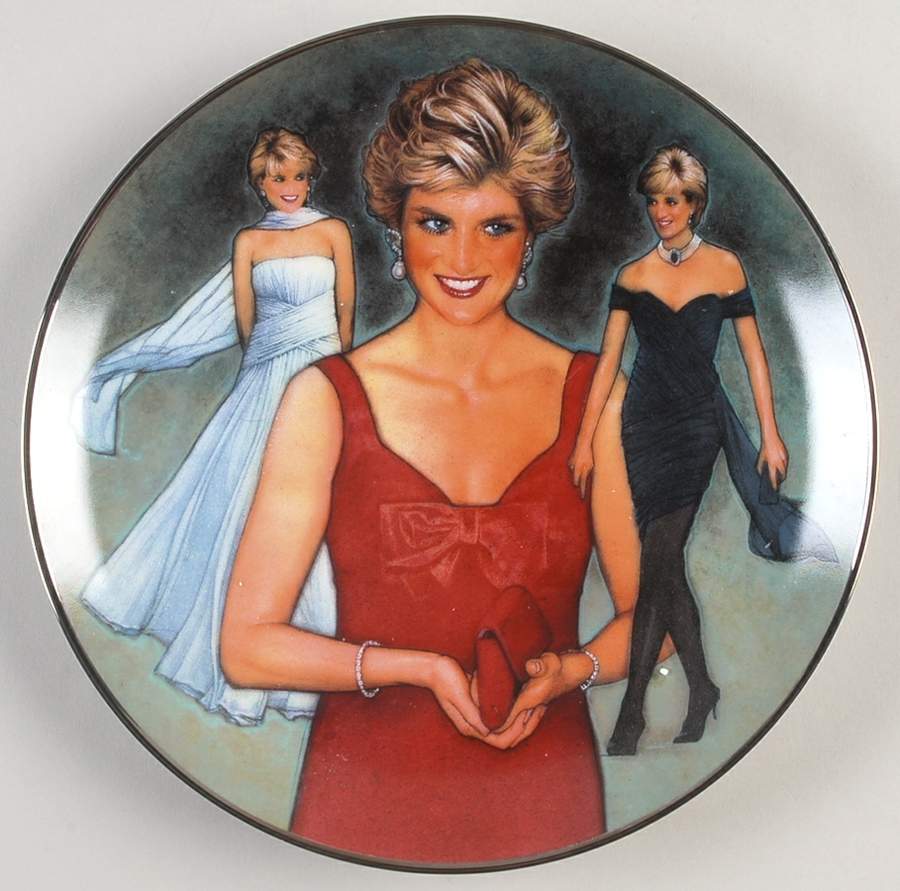 Diana Princess of Wales Queen Of Fashion - No Box by Franklin Mint-1
