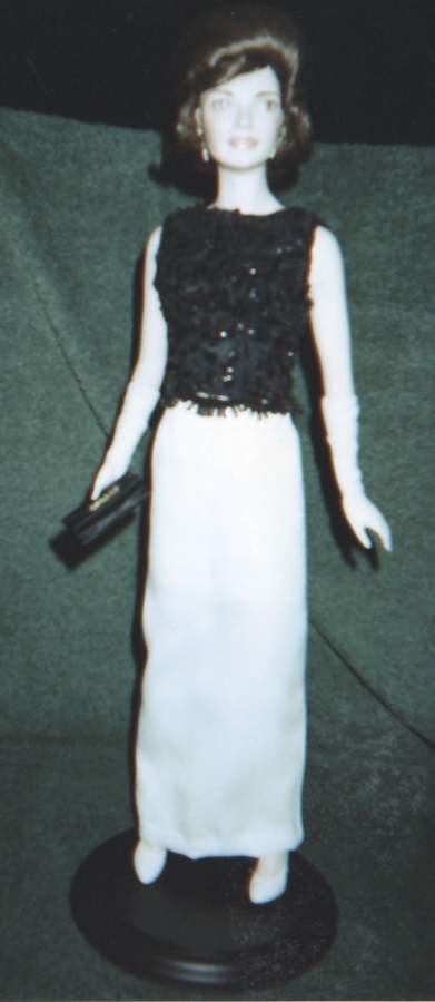 Jacqueline Kennedy Black & White - Boxed by Franklin Mint-1