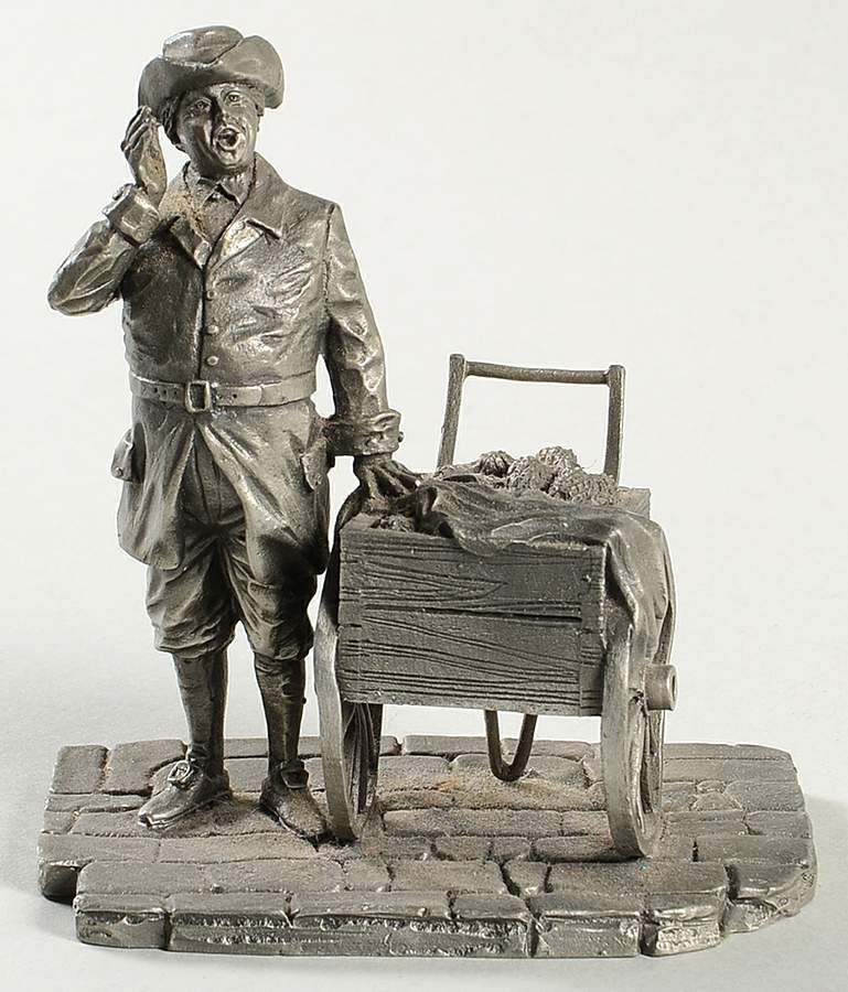 Colonial Peddlers Pineapple Man - No Box by Franklin Mint-1