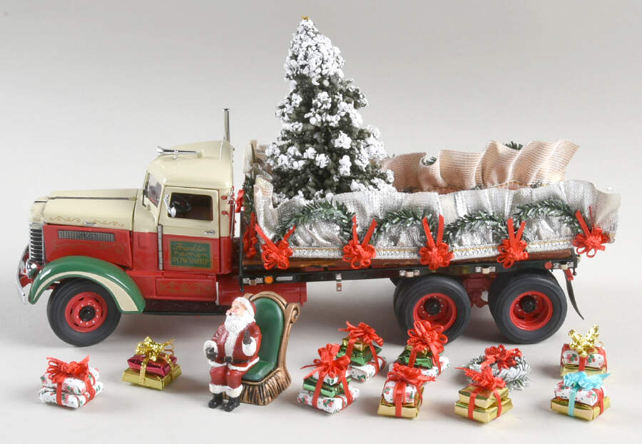 Precision Models-Christmas Trucks 1939 Peterbilt Flatbed Truck - Boxed by Franklin Mint-1