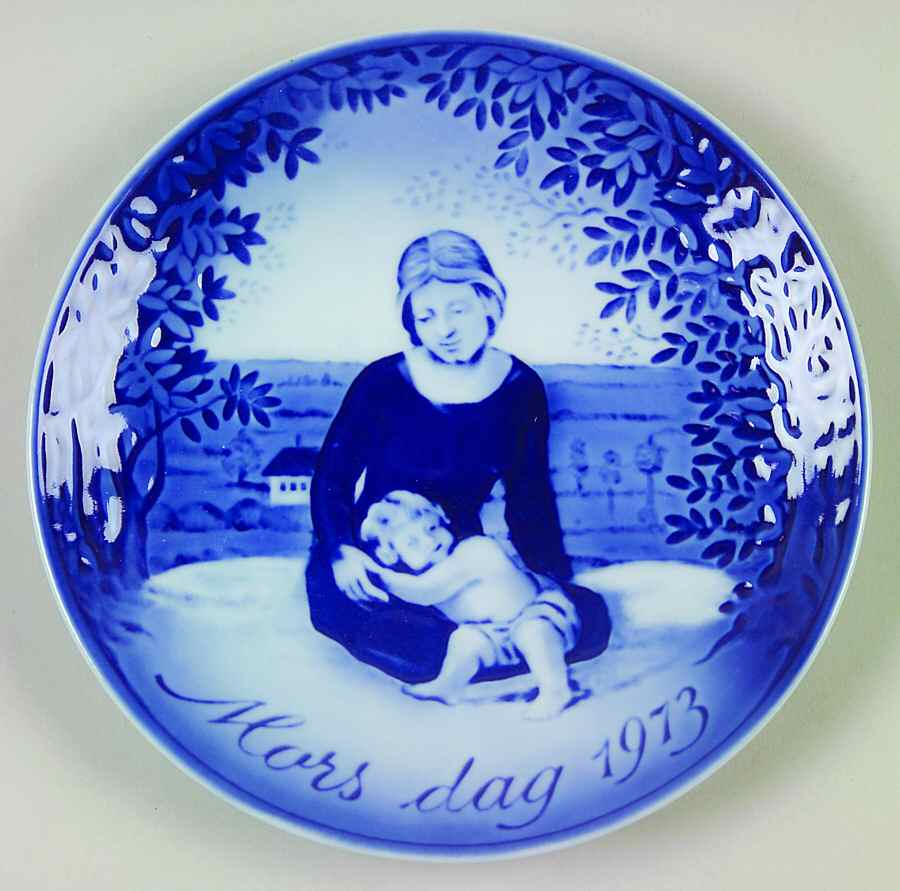 Mother's Day Plate Mother  And Child - No Box by Georg Jensen (Denmark)-1