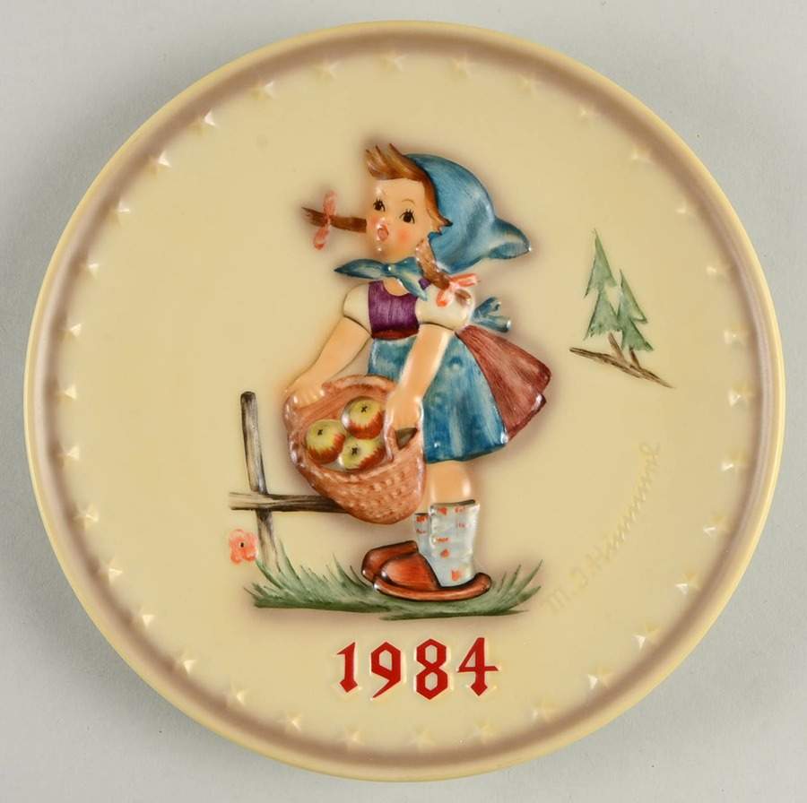 Hummel Annual Plate-Goebel Little Helper - No Box by Goebel-1