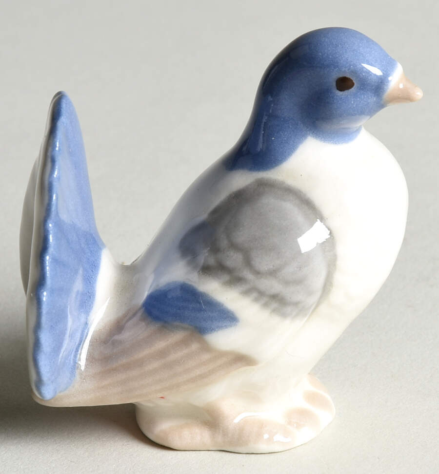 Bird Figurines Fantail Pigeon - No Box by Goebel-1