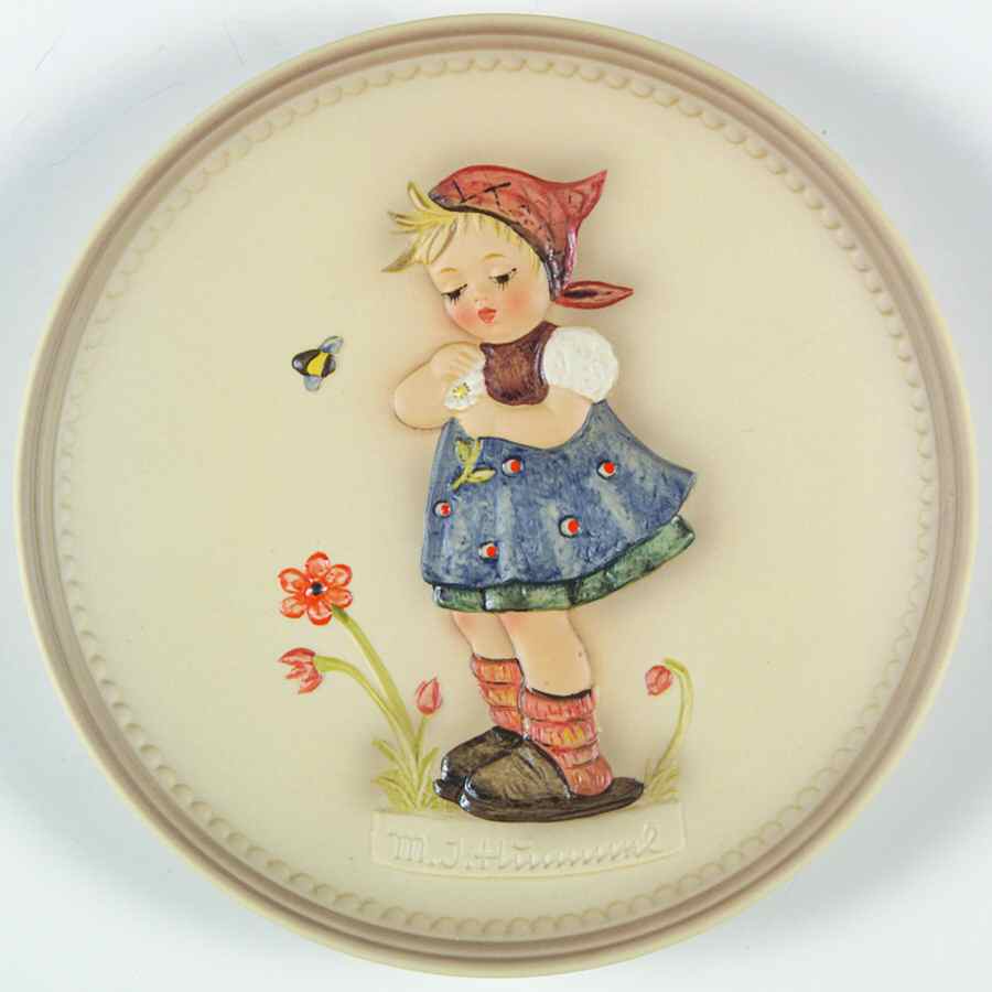 Celebration Plates Daisies Don't Tell - No Box by Goebel-1