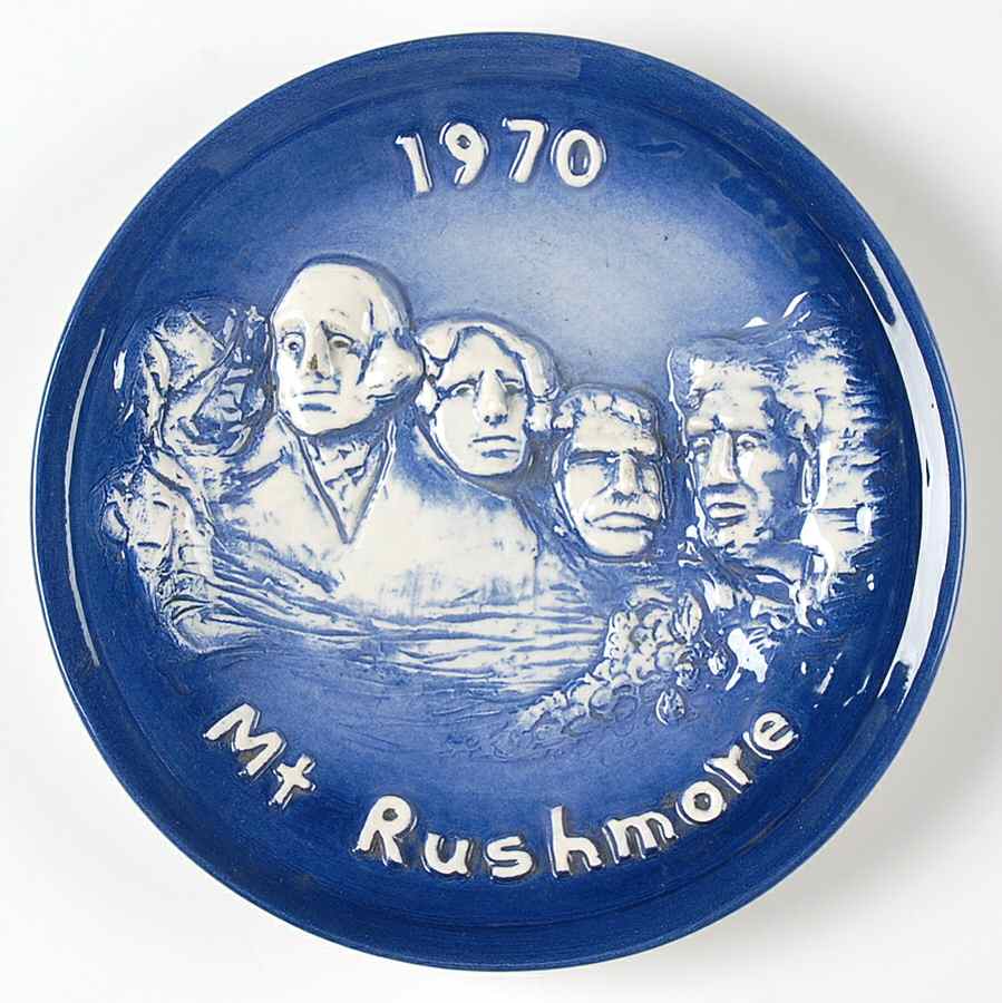 American Landmarks Mount Rushmore - No Box by Greentree Pottery-1