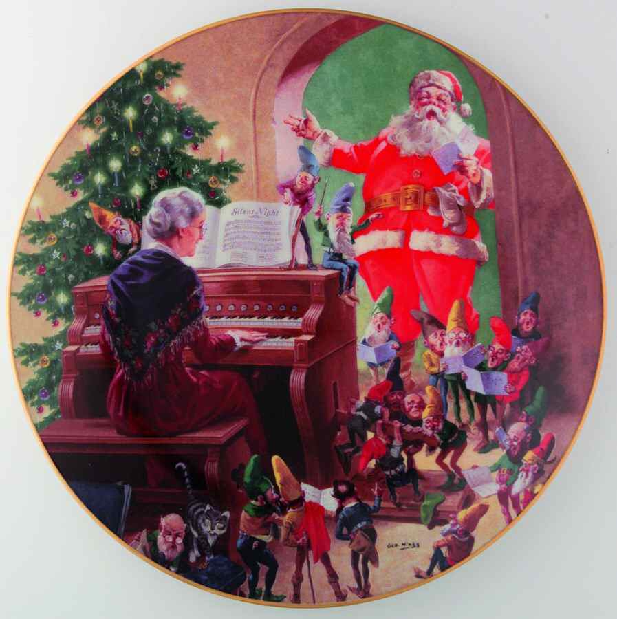 Classic American Santa A Christmas Chorus - No Box by Hamilton Collection-1