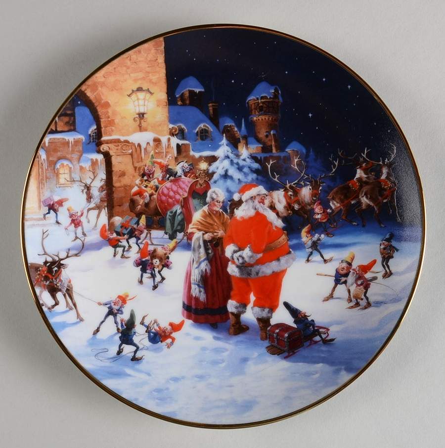 Classic American Santa Preparing The Sleigh - No Box by Hamilton Collection-1
