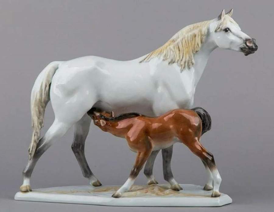Horses (Equine) Mare Feeding Foal-Natural - No Box by Herend-1