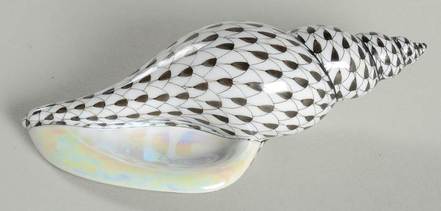 Shells Tulip Shell-Black - No Box by Herend-1
