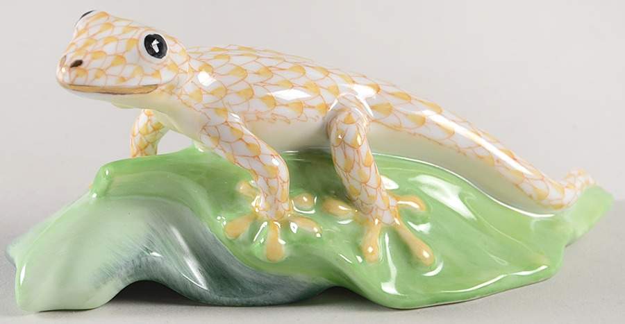 Reptiles-Snakes Gecko On Leaf-Butterscotch - No Box by Herend-1