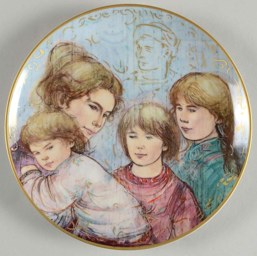 The World I Love Leahs Family - No Box by Hibel-1