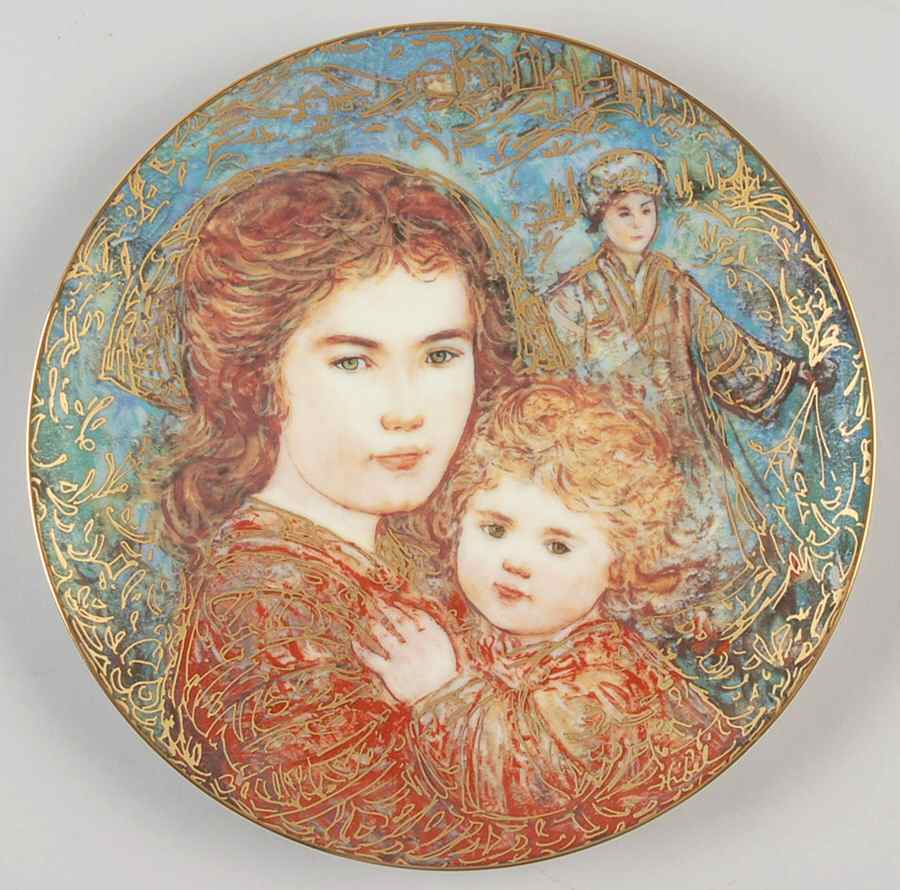 Mother's Day Plate Regal Gift Olivia And Hildy - No Box by Hibel-1