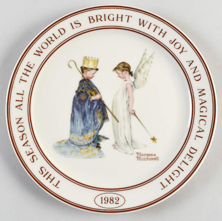 Norman Rockwell This Season All The World.. - Boxed by Hallmark Gold Crown-1