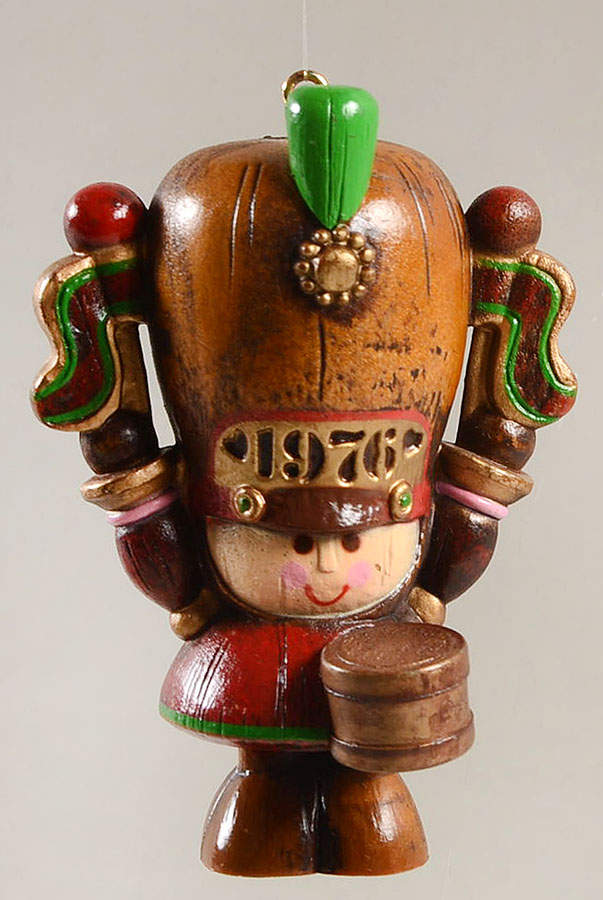 1976 Hallmark Christmas Ornaments Yesteryears: Drummer Boy - Boxed by Hallmark Gold Crown-1