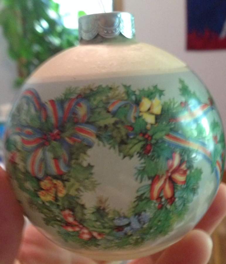 1977 Hallmark Christmas Ornaments Wreath - No Box by Hallmark Gold Crown-1