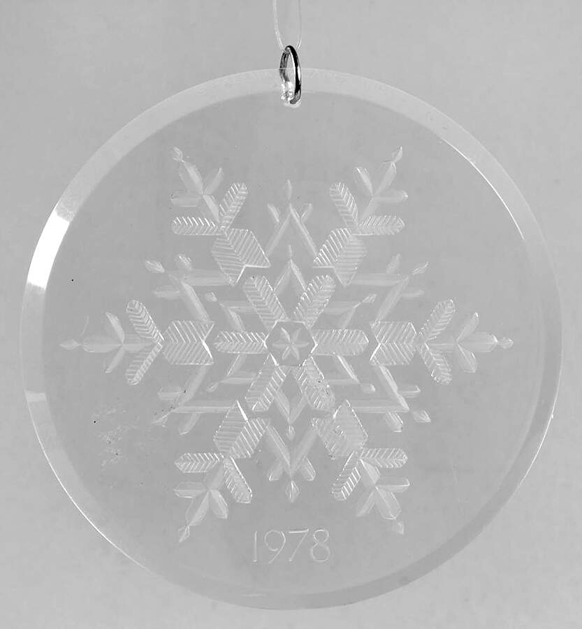 Holiday Highlights 1978-Snowflake - No Box by Hallmark Gold Crown-1