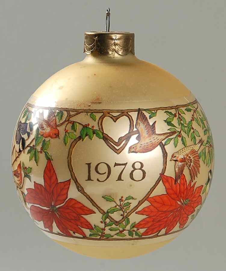 1978 Hallmark Christmas Ornaments Love - Boxed by Hallmark Gold Crown-1