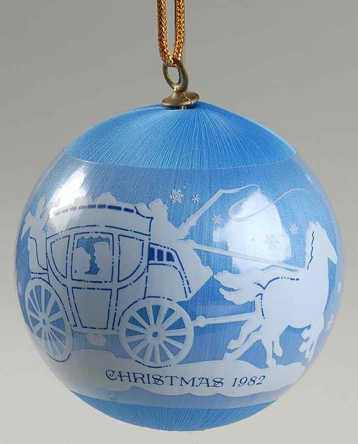 1982 Hallmark Christmas Ornaments Moments Of Love - No Box by Hallmark Gold Crown-1
