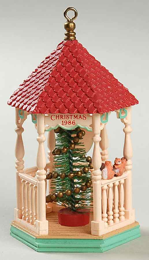 1986 Hallmark Christmas Ornaments Sweetheart - Boxed by Hallmark Gold Crown-1