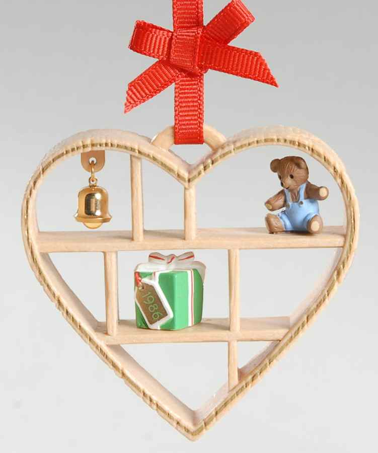 1986 Hallmark Christmas Ornaments Loving Memories - No Box by Hallmark Gold Crown-1