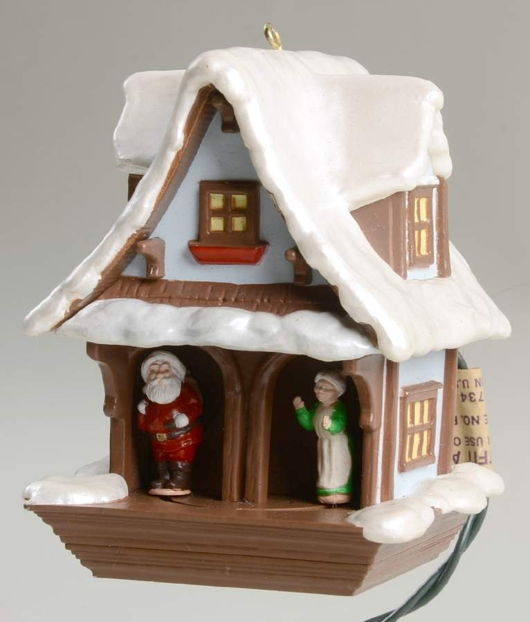 1988 Hallmark Christmas Ornaments Last Minute Hug - Boxed by Hallmark Gold Crown-1