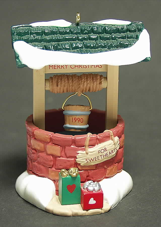 1990 Hallmark Christmas Ornaments Sweetheart - Boxed by Hallmark Gold Crown-1