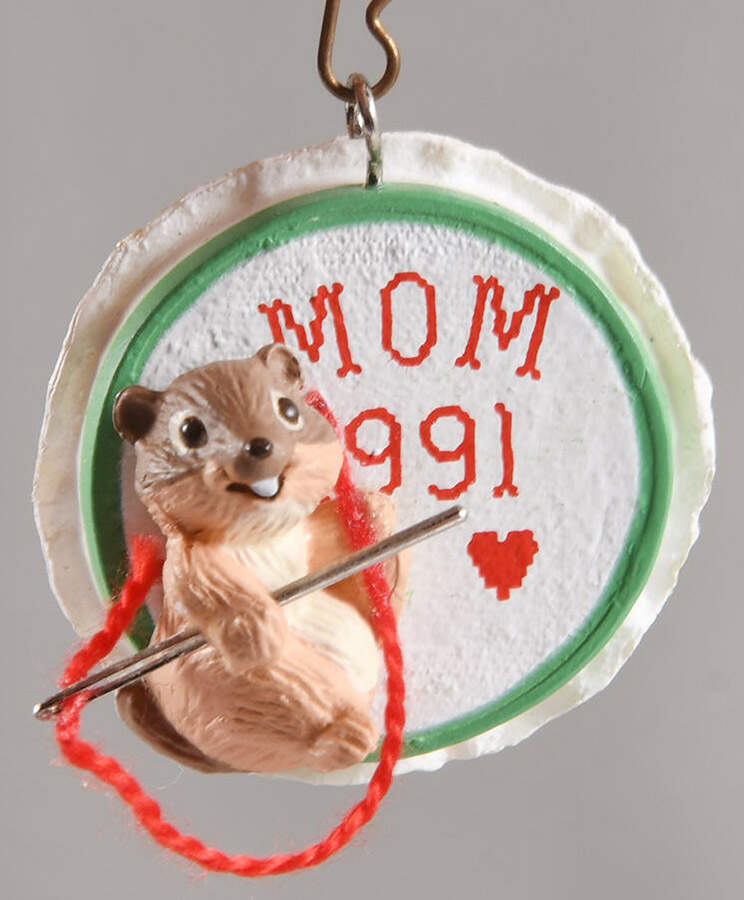 1991 Hallmark Christmas Ornaments Mom - Boxed by Hallmark Gold Crown-1