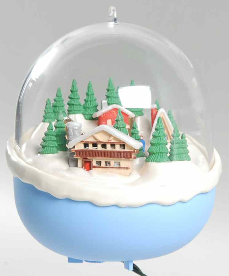 1991 Hallmark Christmas Ornaments Ski Trip - Boxed by Hallmark Gold Crown-1