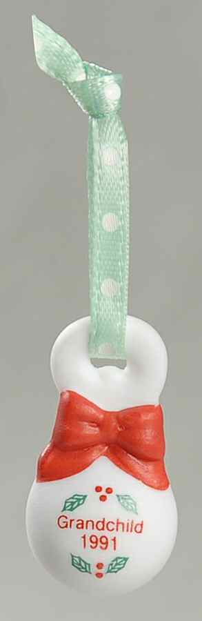 1991 Hallmark Christmas Ornaments Grandchilds First Chirstmas - No Box by Hallmark Gold Crown-1