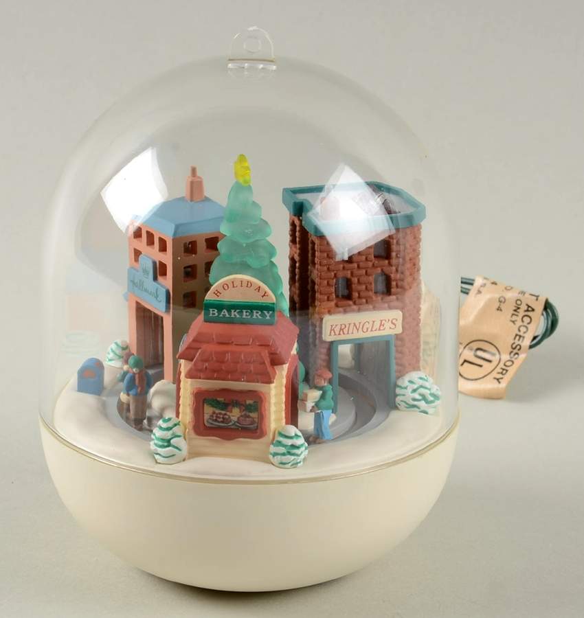 1993 Hallmark Christmas Ornaments Last Minute Shopping - Boxed by Hallmark Gold Crown-1