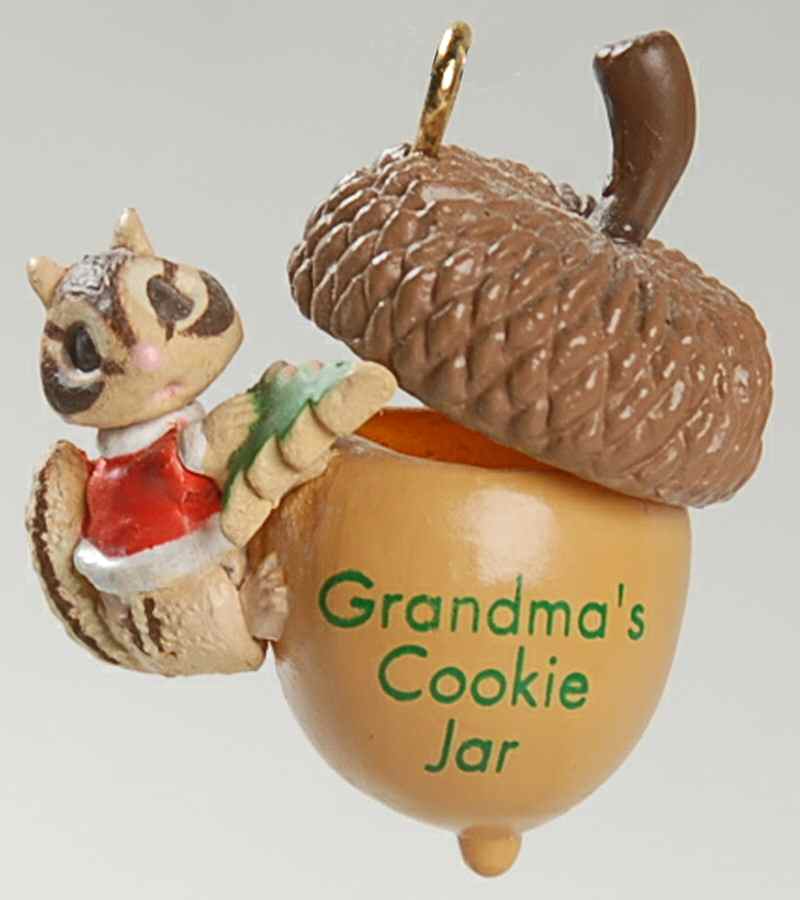 1993 Hallmark Christmas Ornaments Grandma - Boxed by Hallmark Gold Crown-1