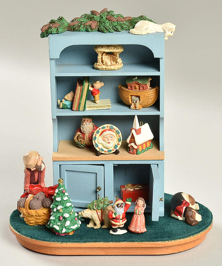 Keepsake Signature Collection Mrs Claus Cupboard - No Box by Hallmark Gold Crown-1