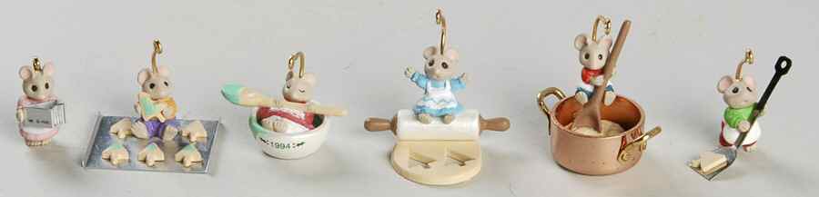 1994 Hallmark Christmas Ornaments Baking Tiny Treats - Boxed by Hallmark Gold Crown-1