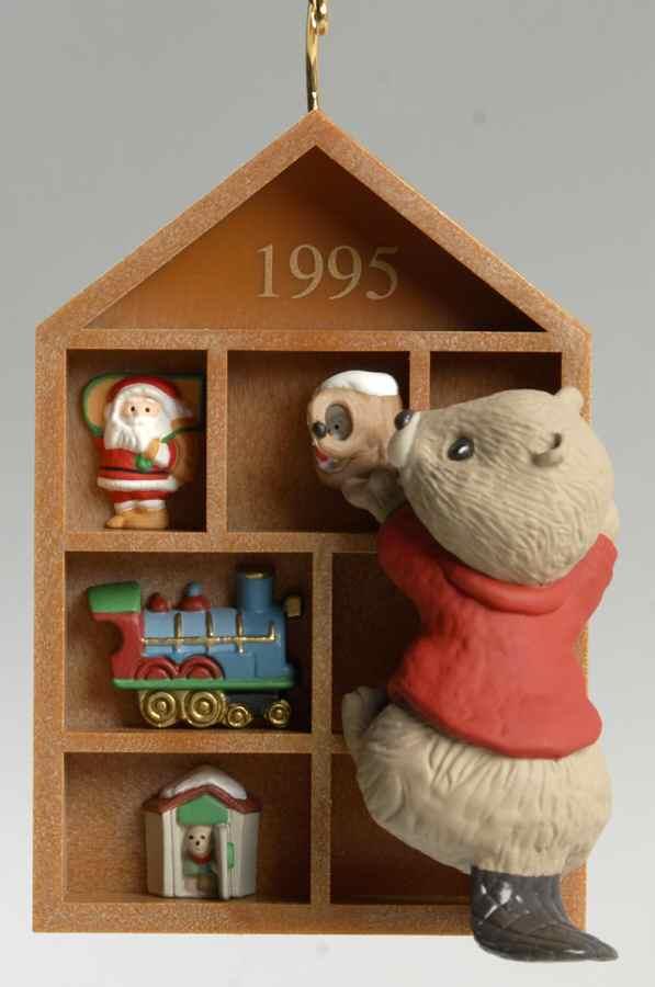 1995 Hallmark Christmas Ornaments Collecting Memories - Boxed by Hallmark Gold Crown-1