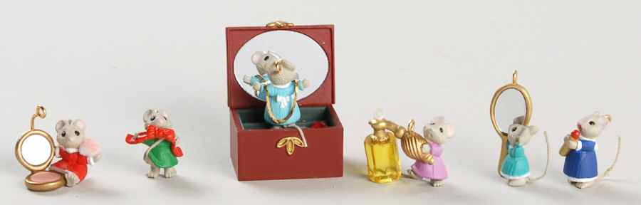 1995 Hallmark Christmas Ornaments Tiny Treasures - Boxed by Hallmark Gold Crown-1