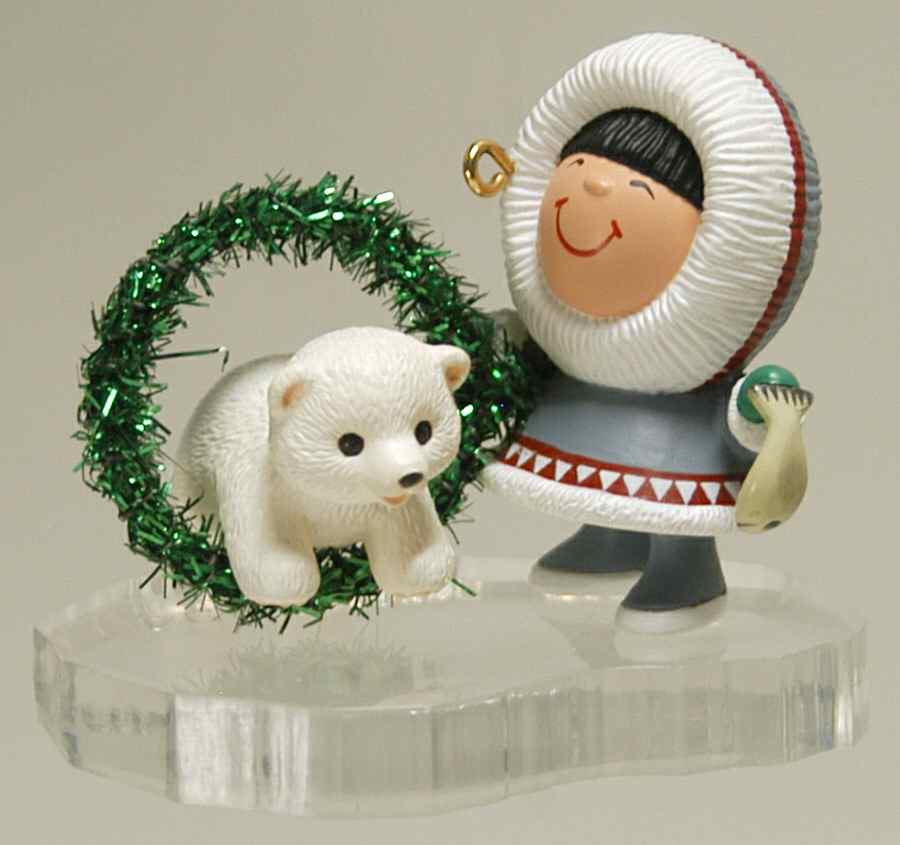Frosty Friends 1994-Bear & Wreath-15th Edition - No Box by Hallmark Gold Crown-1