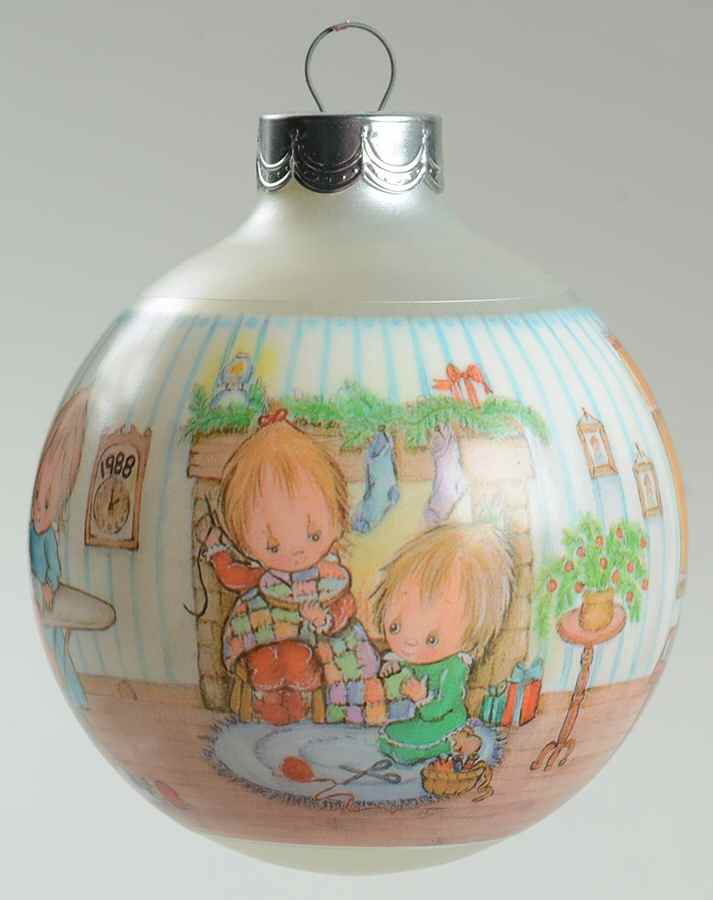 Betsey Clark's Home for Christmas A Homemade Touch Can Do So Much To Make  - Boxed by Hallmark Gold Crown-1