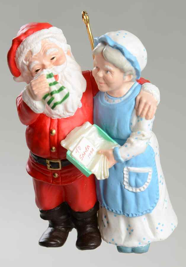 Mr & Mrs Claus 1994-#9-Handwarming Present - Boxed by Hallmark Gold Crown-1