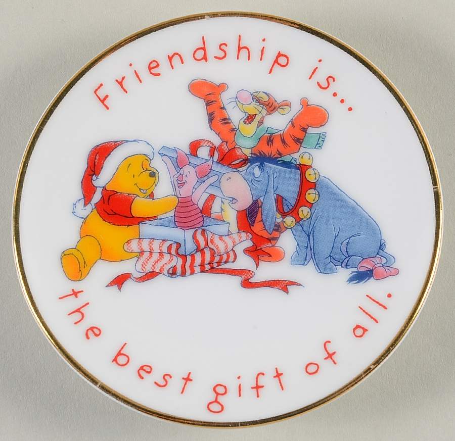 Winnie the Pooh Pooh Collector's Plate - Boxed by Hallmark Gold Crown-1