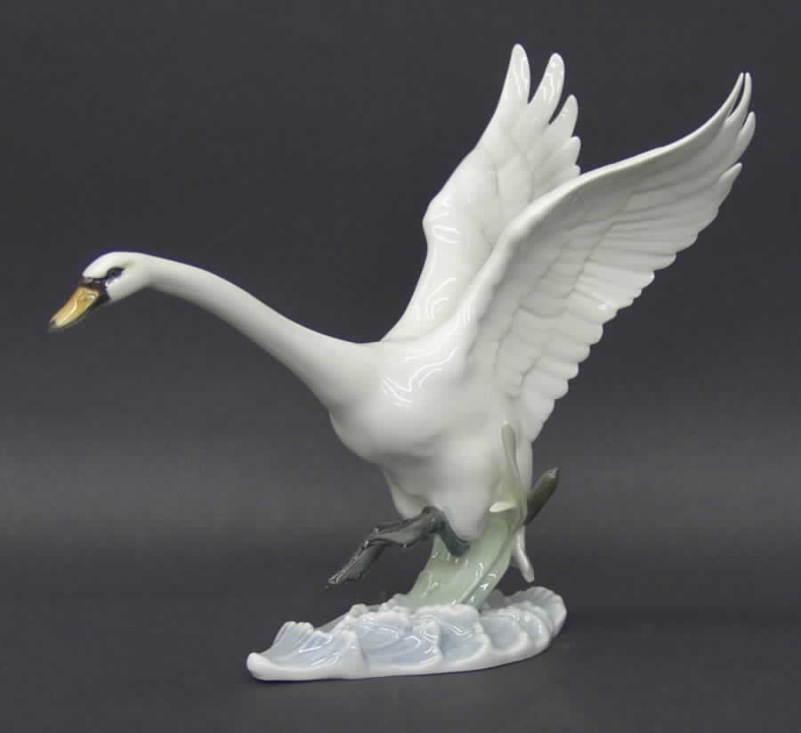 Birds Swan Alighting - No Box by Hutschenreuther-1