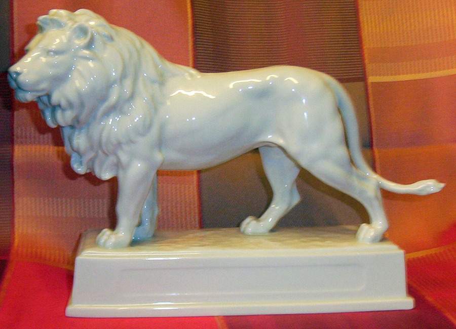 Wild Animals Lion On Pedestal-White/Medium - No Box by Hutschenreuther-1
