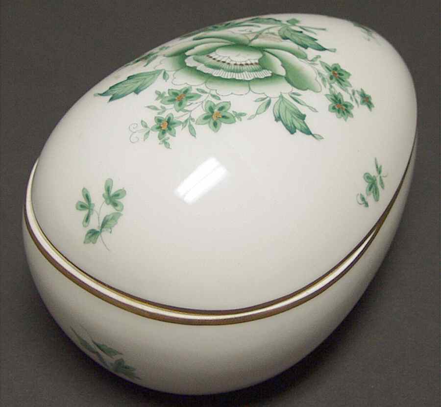 Nanking Bouquet Vert Green (NBV) Large Egg Bon Bon & Lid by Herend-1