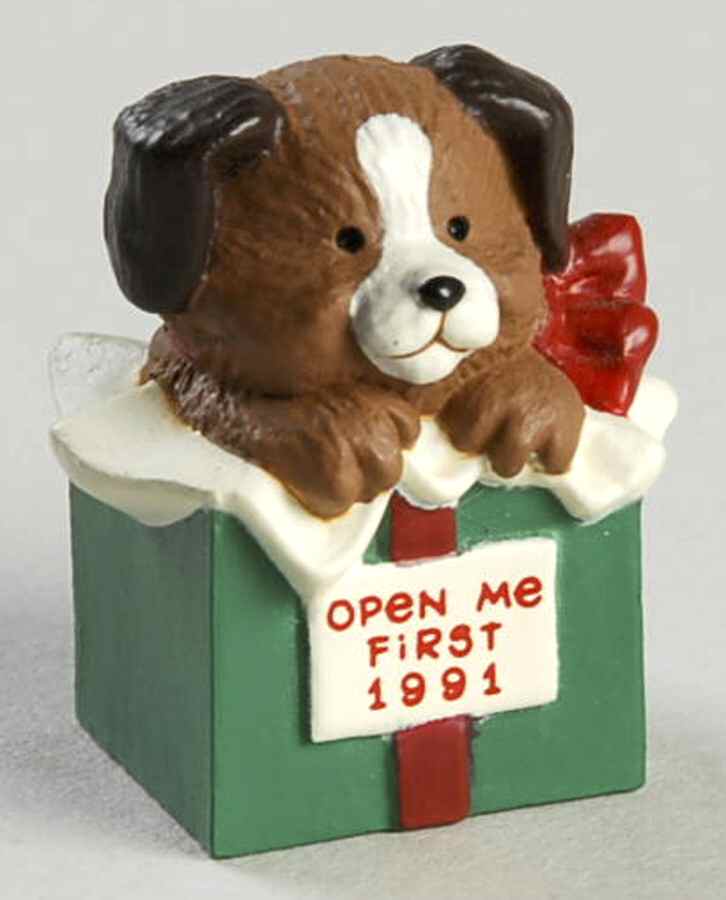 Merry Miniatures 1991 Puppy In Gift - Boxed by Hallmark Gold Crown-1