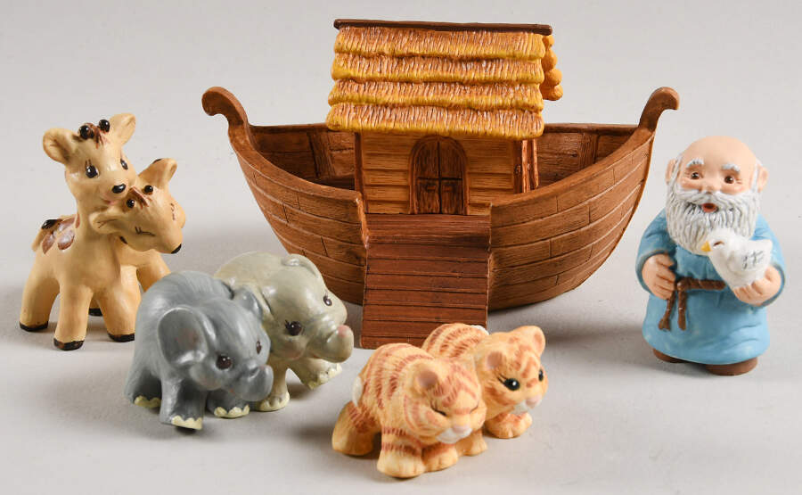 Merry Miniatures 1996 Noah And Friends - Boxed by Hallmark Gold Crown-1