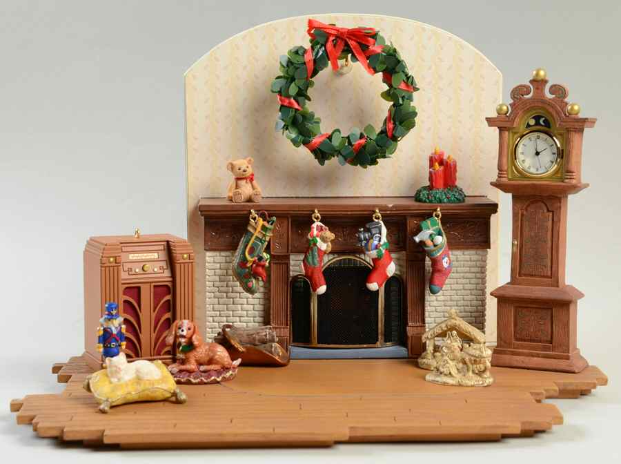 Santa's Big Night Family Room-Set Of 13/Club - Boxed by Hallmark Gold Crown-1