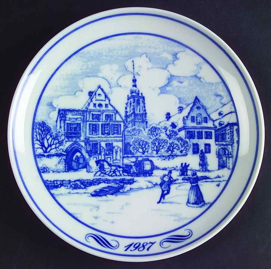 Hutschenreuther Plates Eltville Am Rhein Souvenir Plate - No Box by Hutschenreuther-1