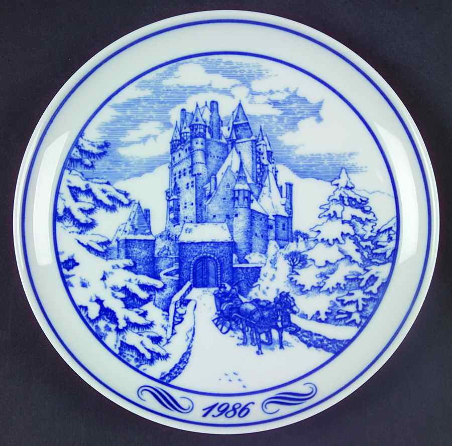 Hutschenreuther Plates Der Burg Eltz Teller - Boxed by Hutschenreuther-1